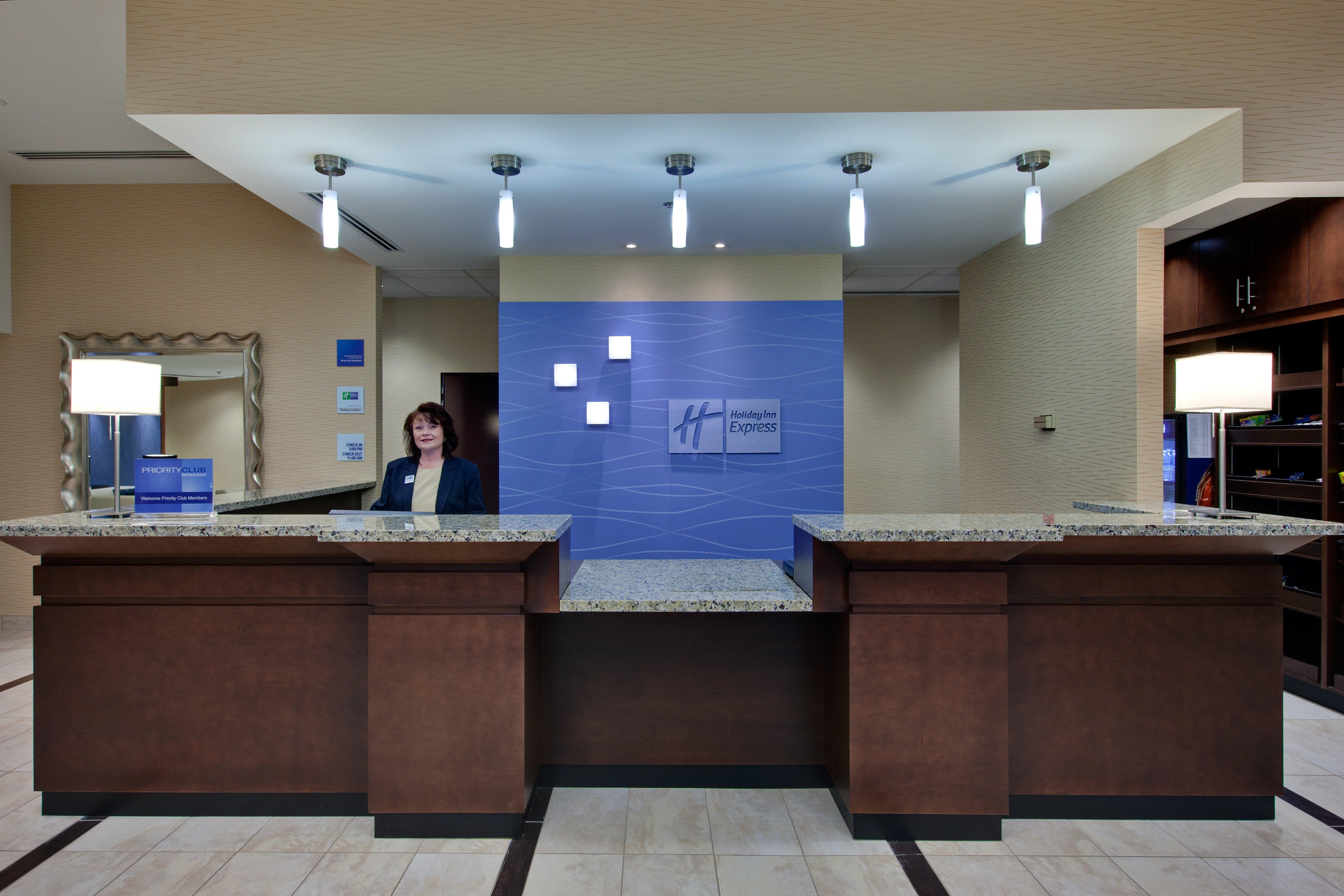 Holiday Inn Express Hotel & Suites Chatham South By Ihg Bagian luar foto