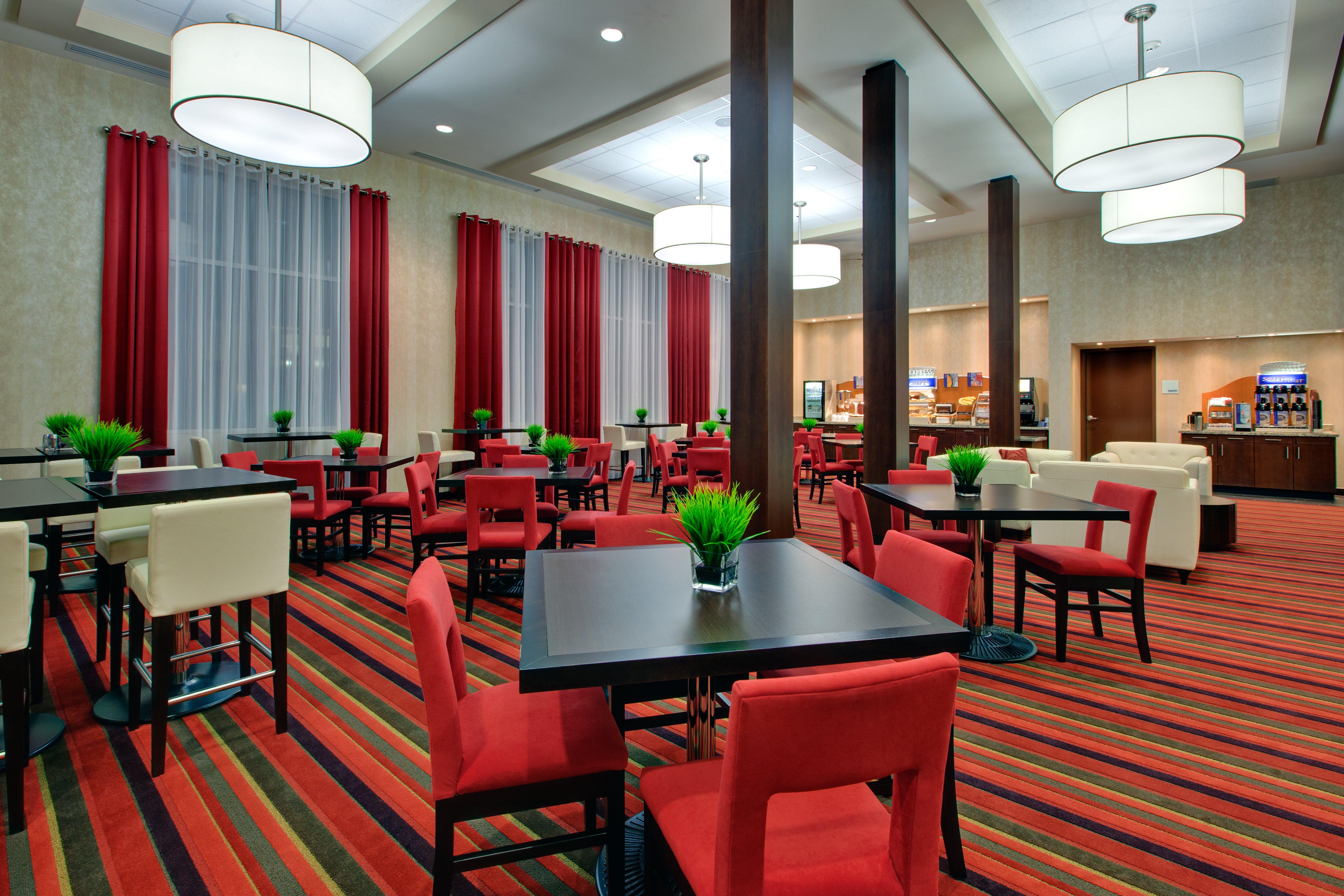 Holiday Inn Express Hotel & Suites Chatham South By Ihg Bagian luar foto