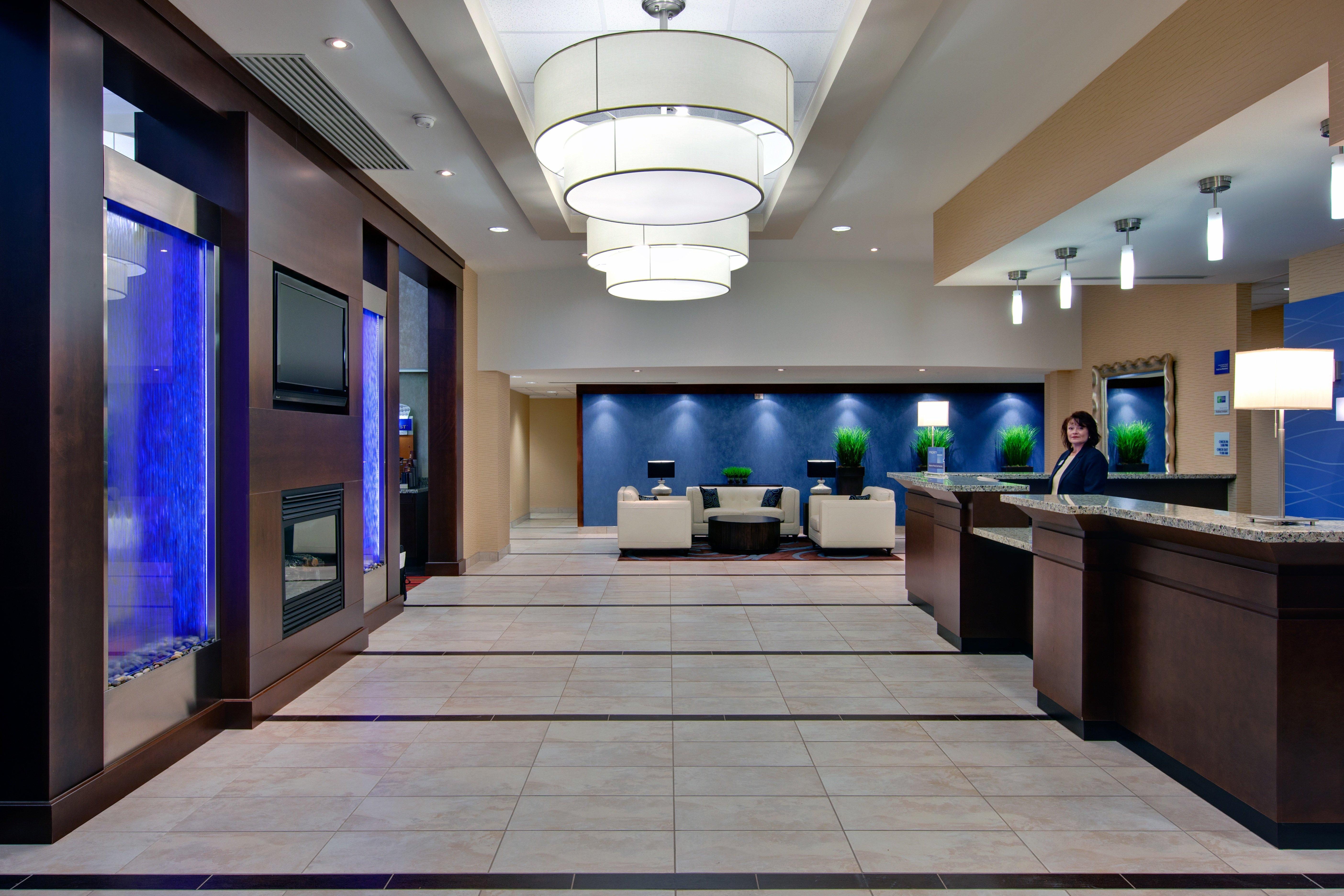 Holiday Inn Express Hotel & Suites Chatham South By Ihg Bagian luar foto