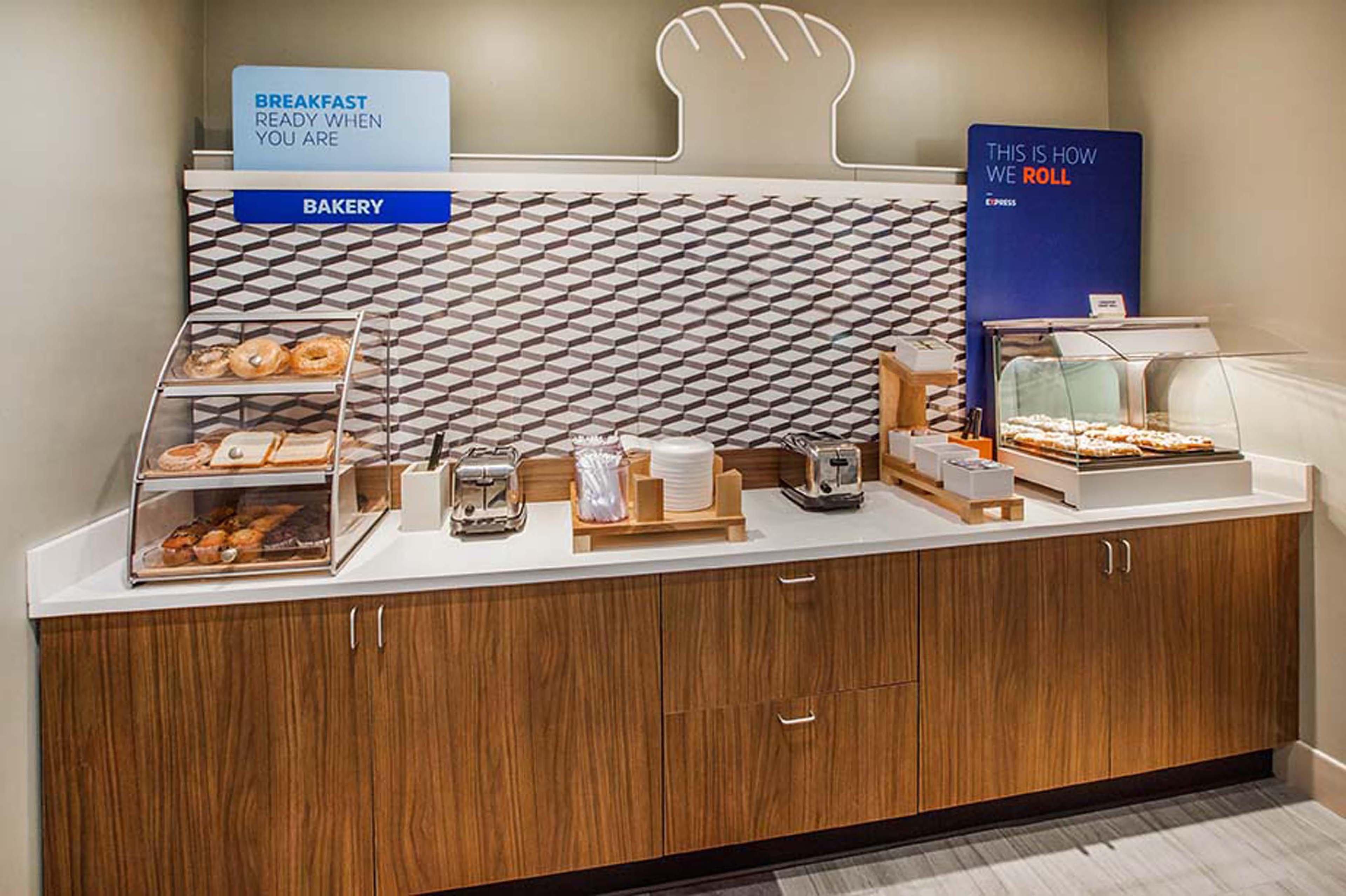Holiday Inn Express Hotel & Suites Chatham South By Ihg Bagian luar foto