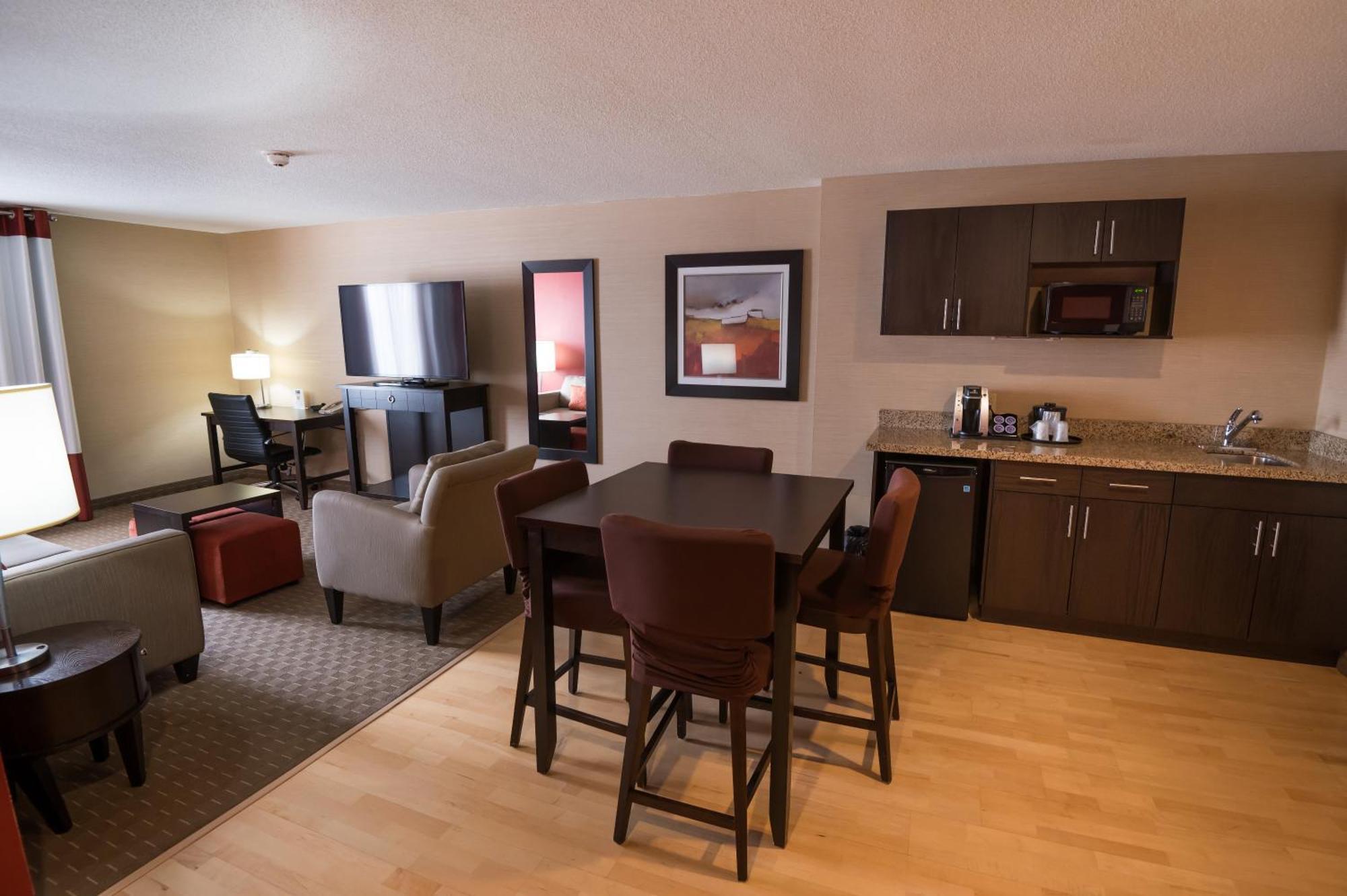 Holiday Inn Express Hotel & Suites Chatham South By Ihg Bagian luar foto