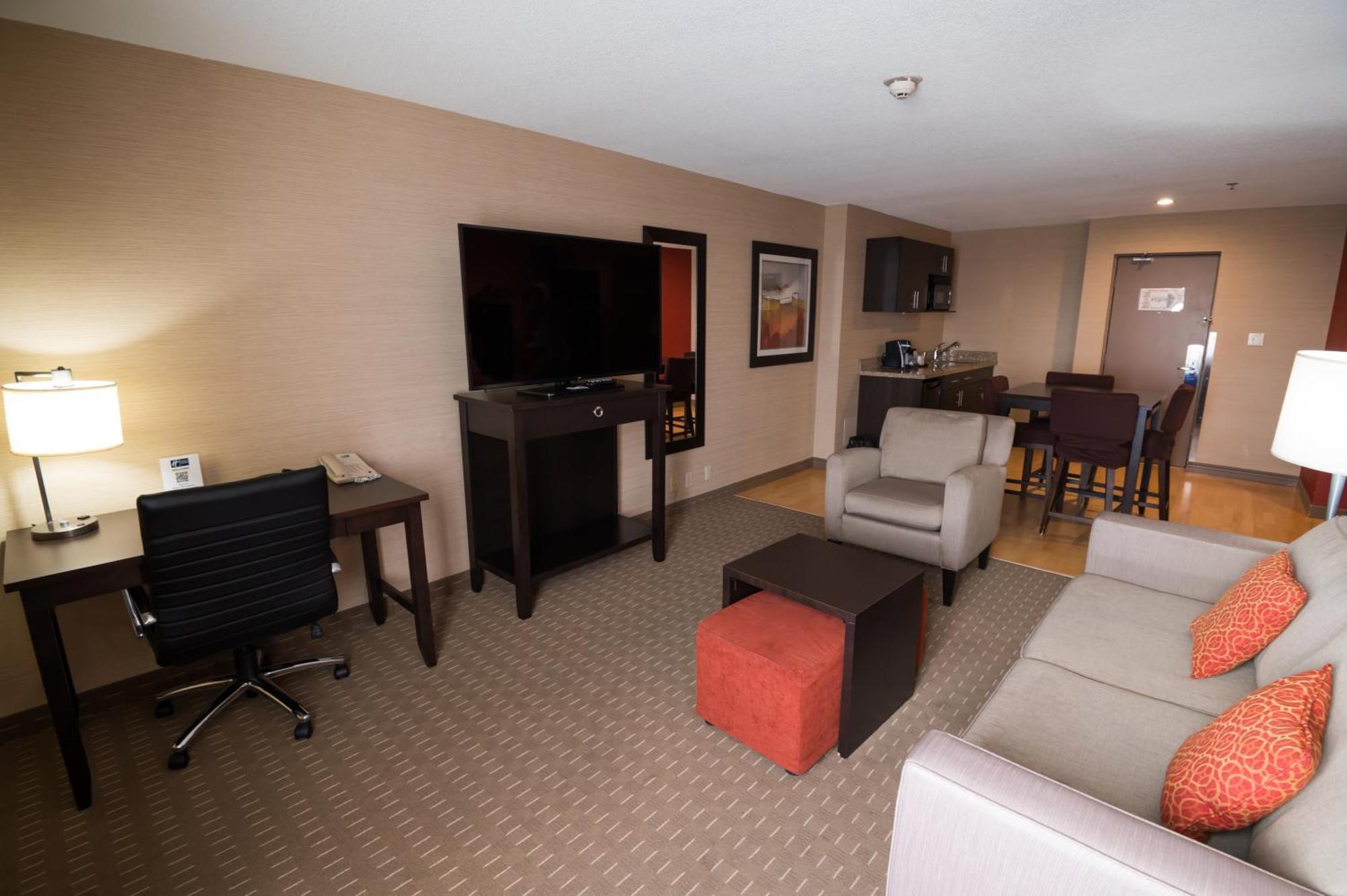 Holiday Inn Express Hotel & Suites Chatham South By Ihg Bagian luar foto