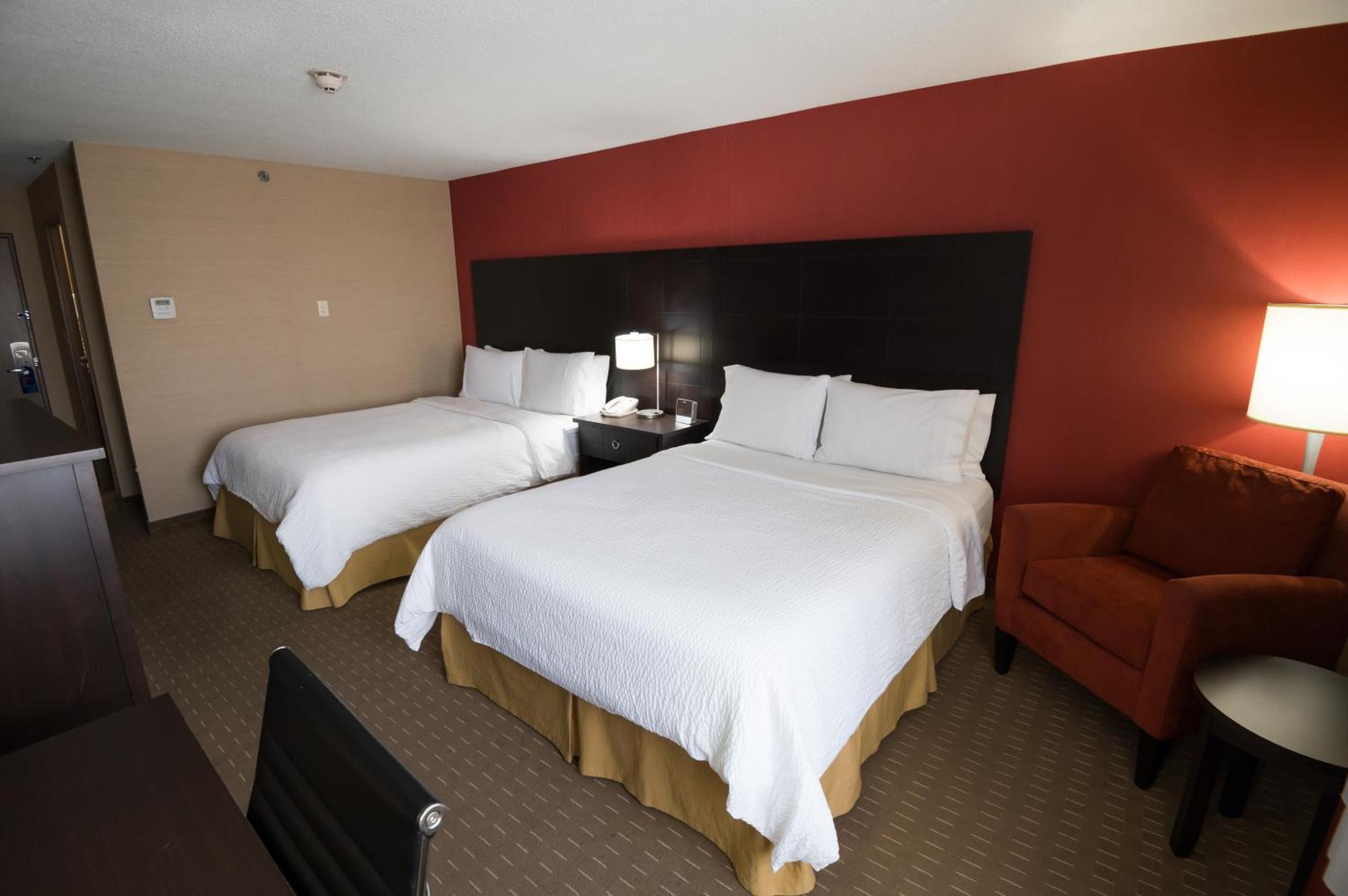Holiday Inn Express Hotel & Suites Chatham South By Ihg Bagian luar foto