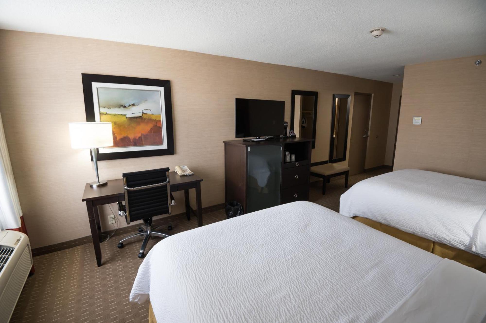 Holiday Inn Express Hotel & Suites Chatham South By Ihg Bagian luar foto