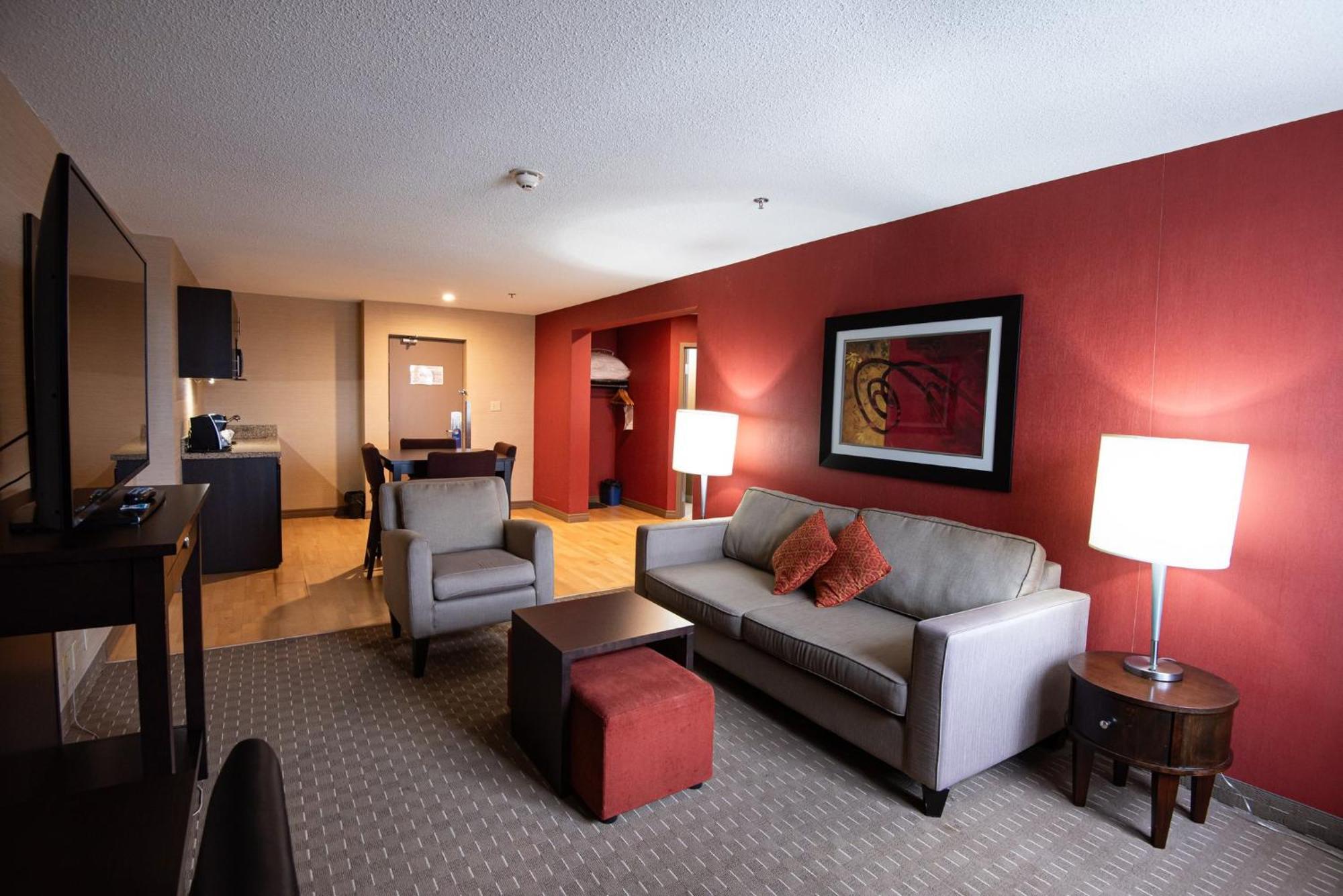Holiday Inn Express Hotel & Suites Chatham South By Ihg Bagian luar foto