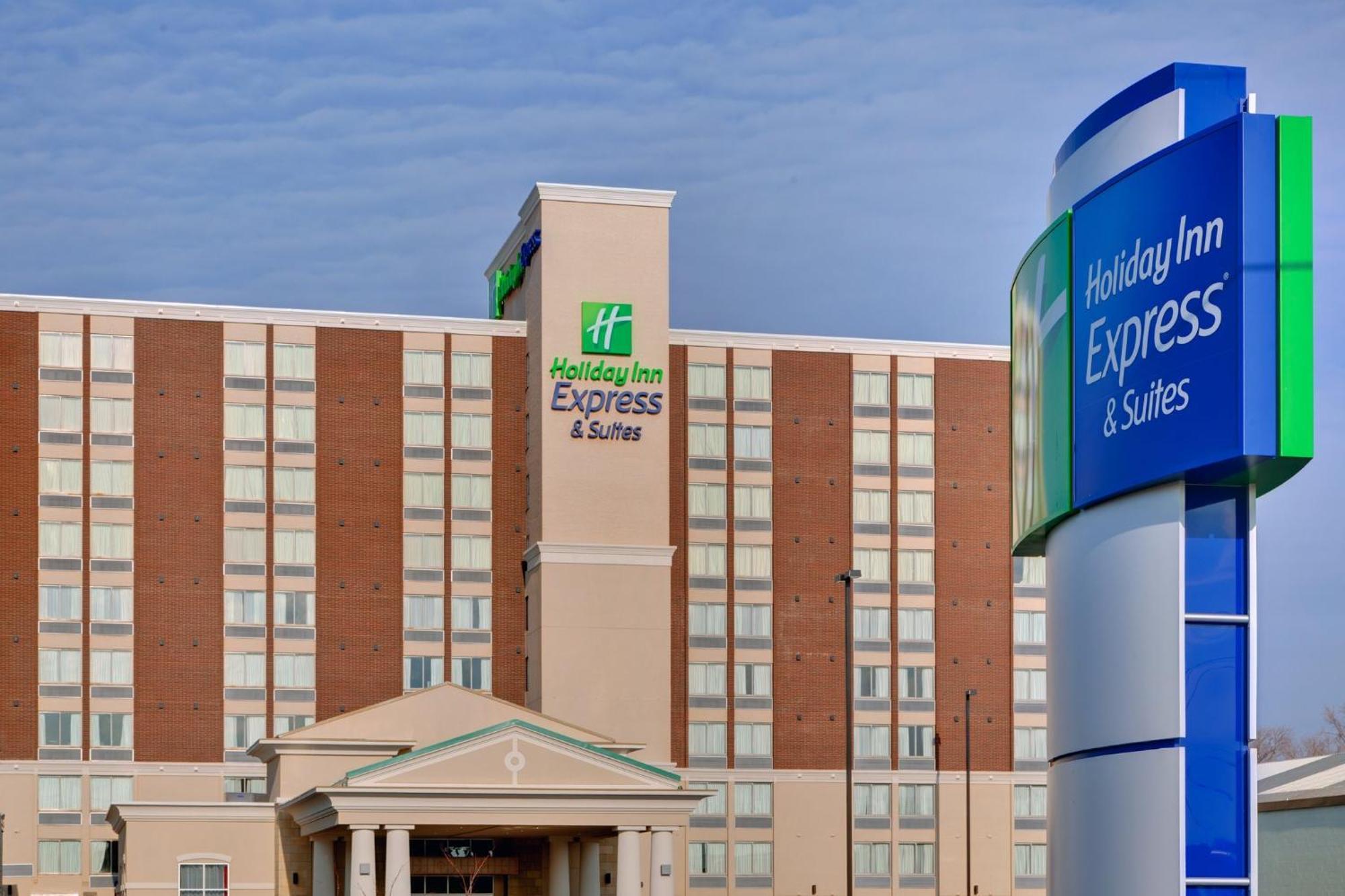 Holiday Inn Express Hotel & Suites Chatham South By Ihg Bagian luar foto
