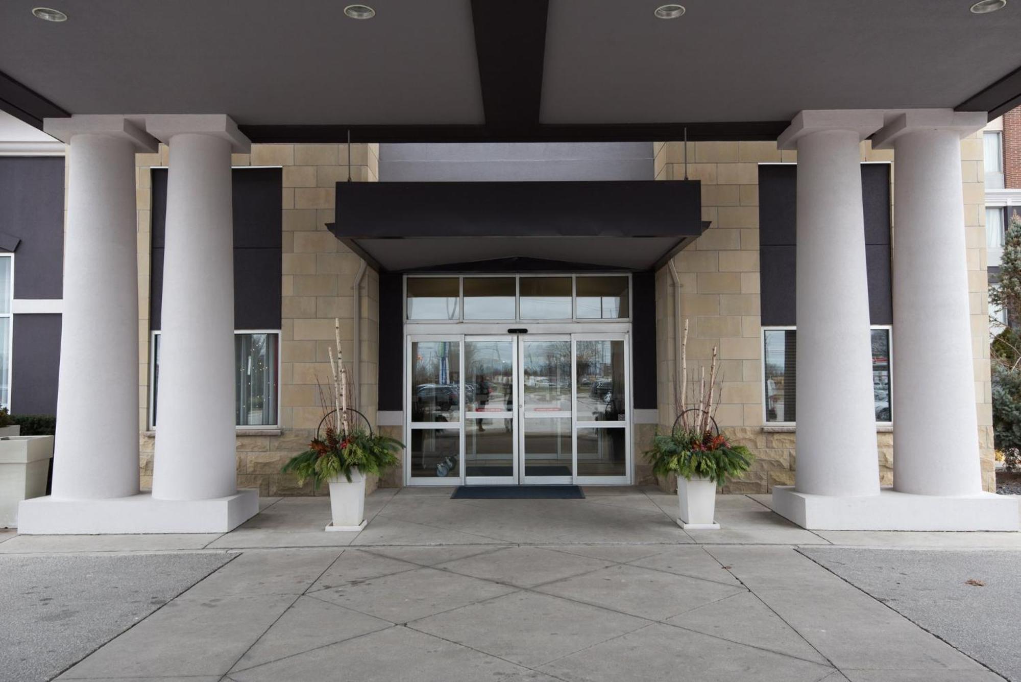 Holiday Inn Express Hotel & Suites Chatham South By Ihg Bagian luar foto