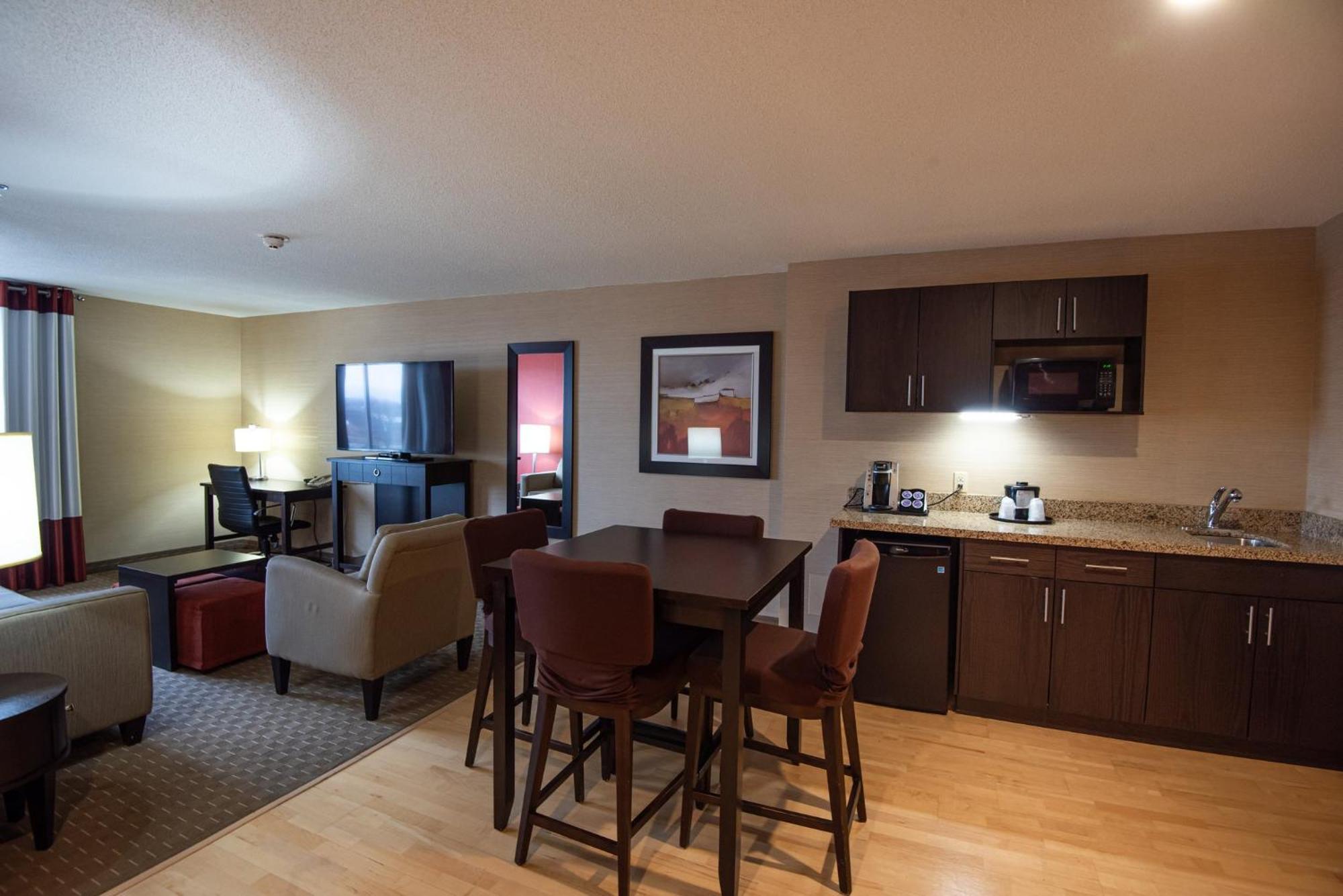 Holiday Inn Express Hotel & Suites Chatham South By Ihg Bagian luar foto