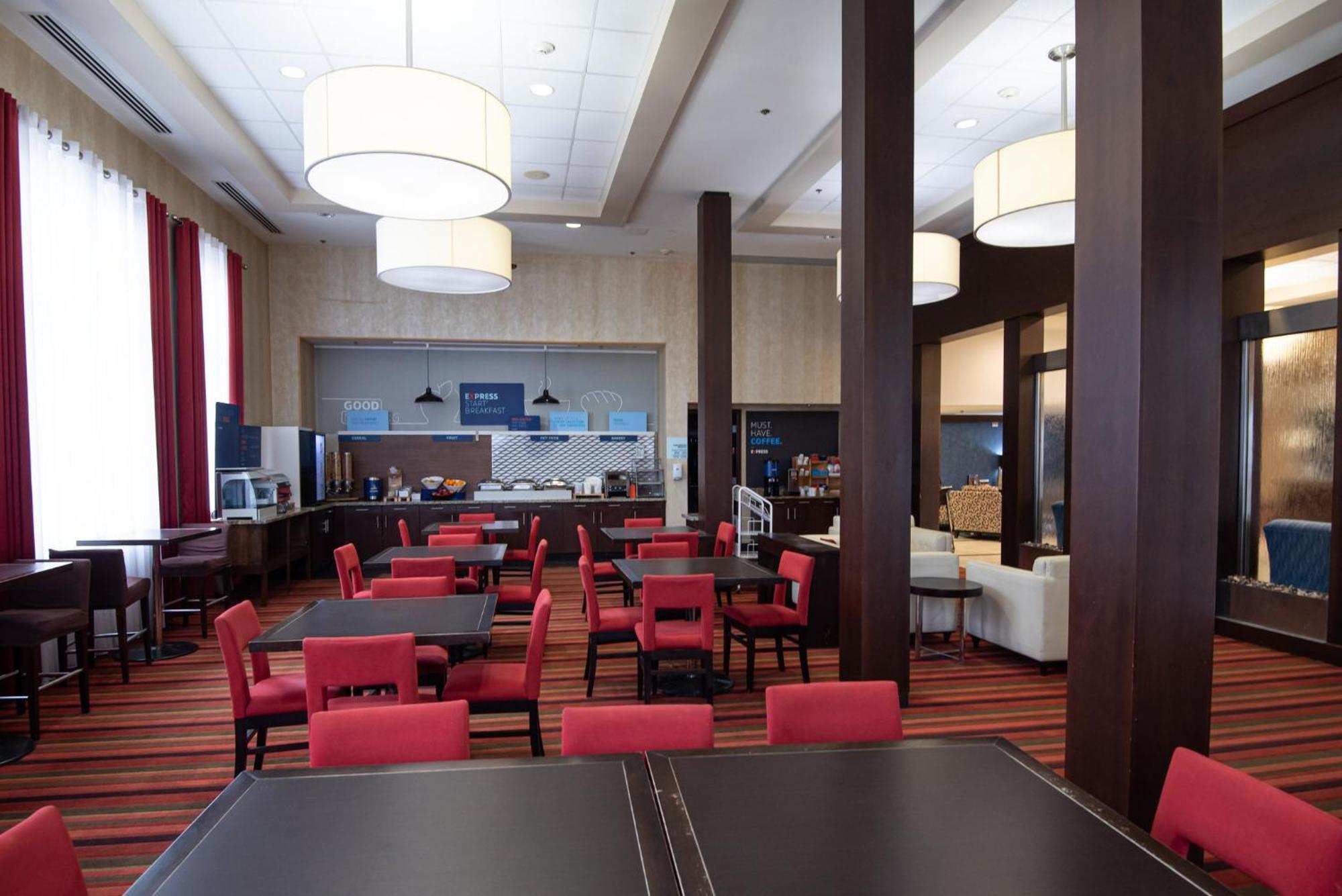 Holiday Inn Express Hotel & Suites Chatham South By Ihg Bagian luar foto