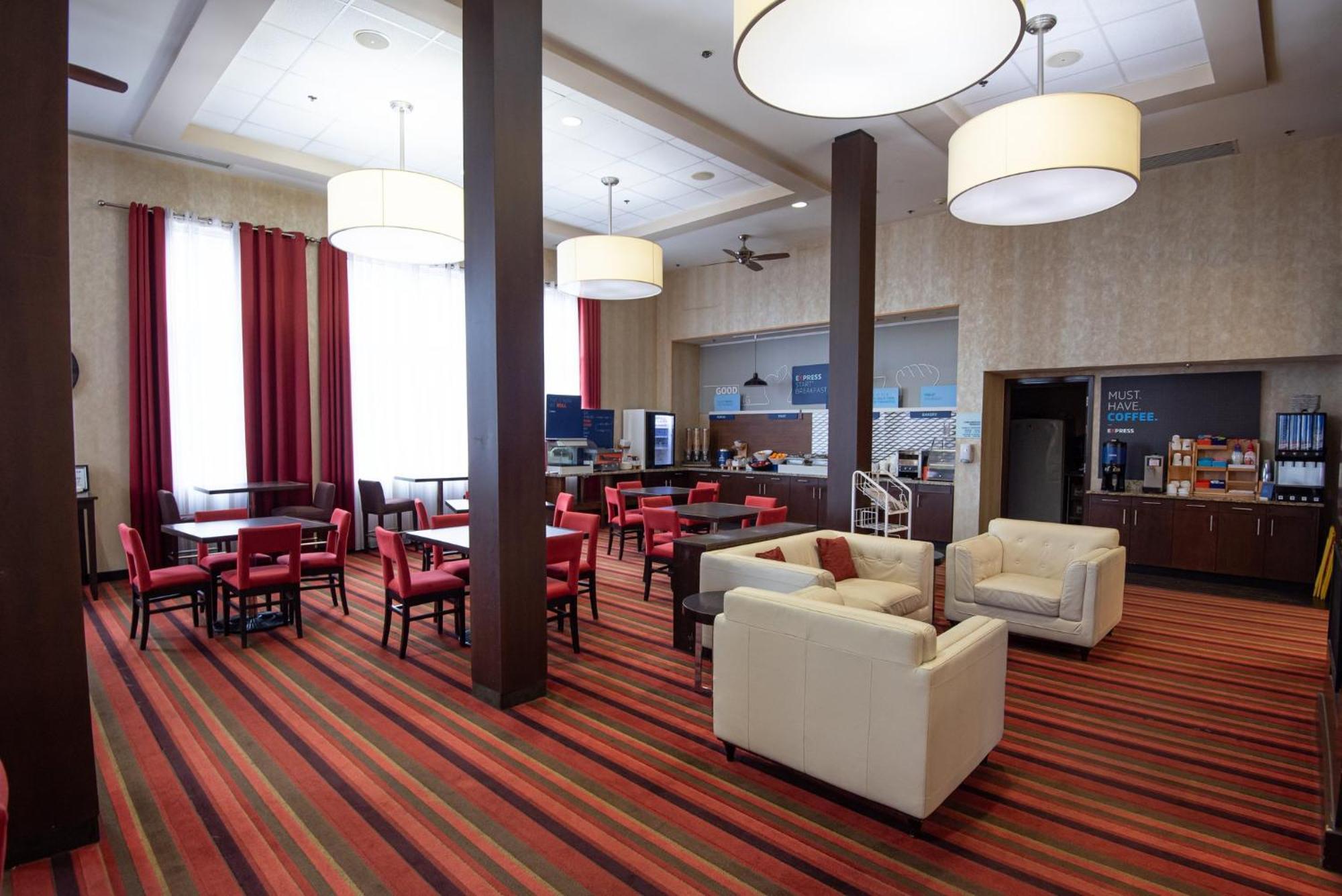 Holiday Inn Express Hotel & Suites Chatham South By Ihg Bagian luar foto