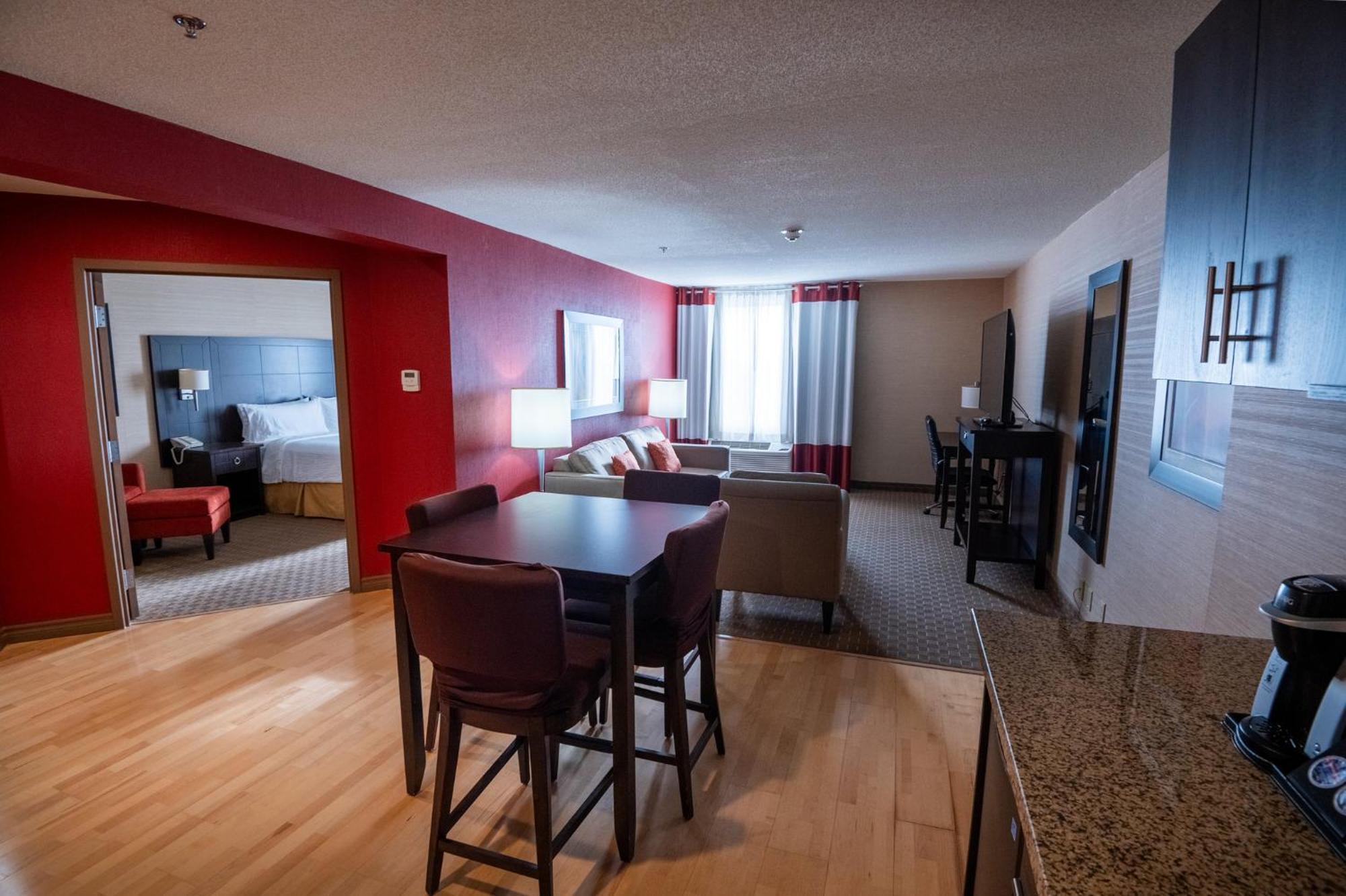 Holiday Inn Express Hotel & Suites Chatham South By Ihg Bagian luar foto