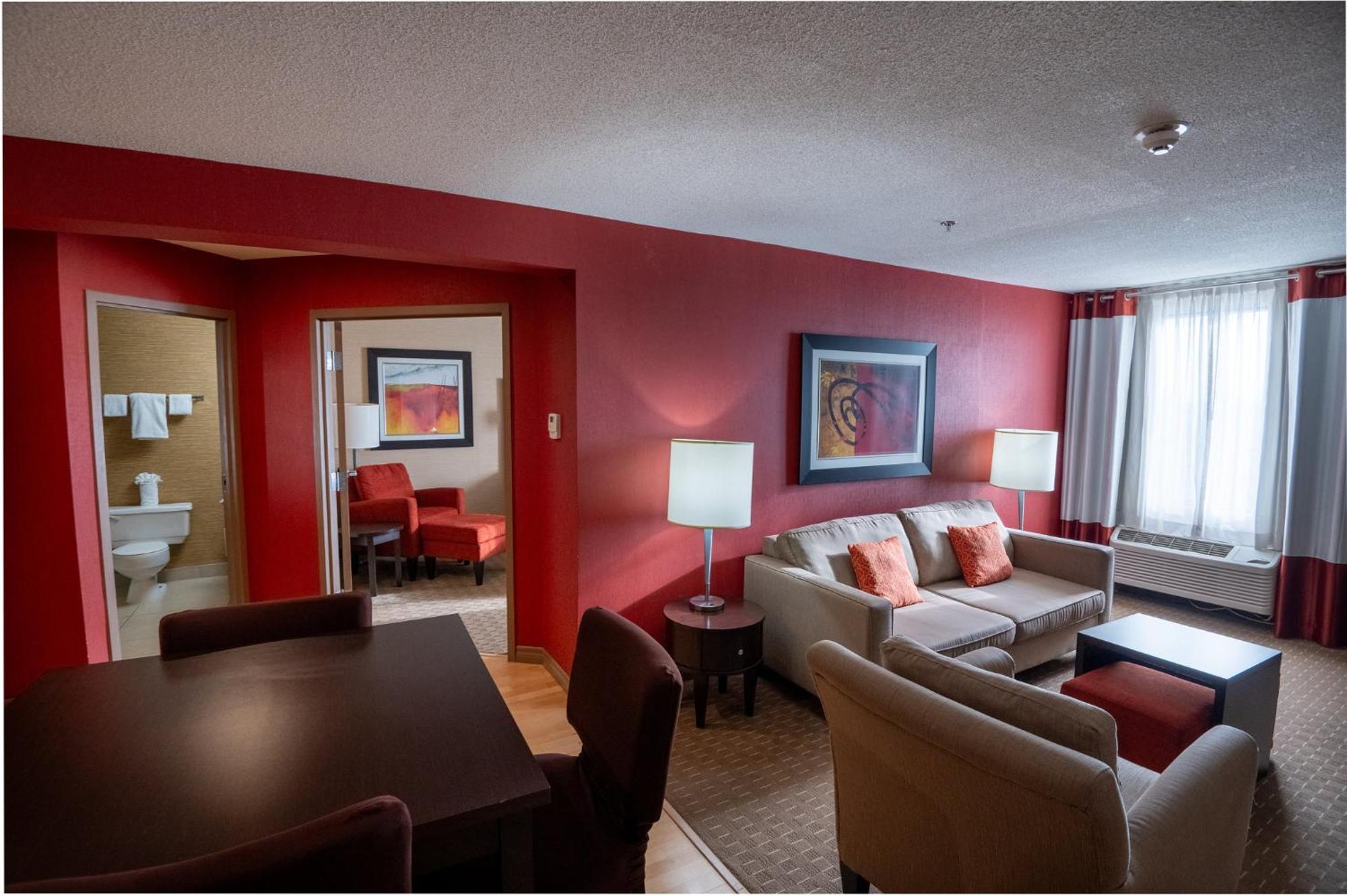 Holiday Inn Express Hotel & Suites Chatham South By Ihg Bagian luar foto