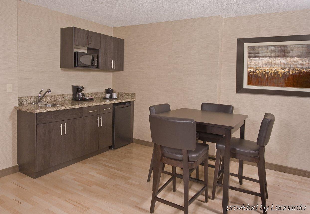 Holiday Inn Express Hotel & Suites Chatham South By Ihg Ruang foto