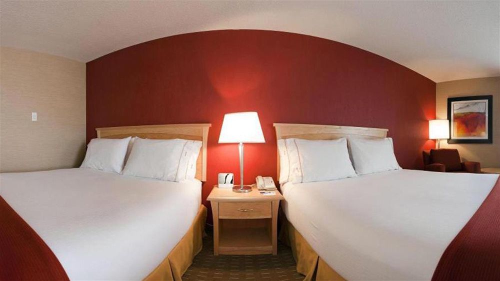 Holiday Inn Express Hotel & Suites Chatham South By Ihg Bagian luar foto