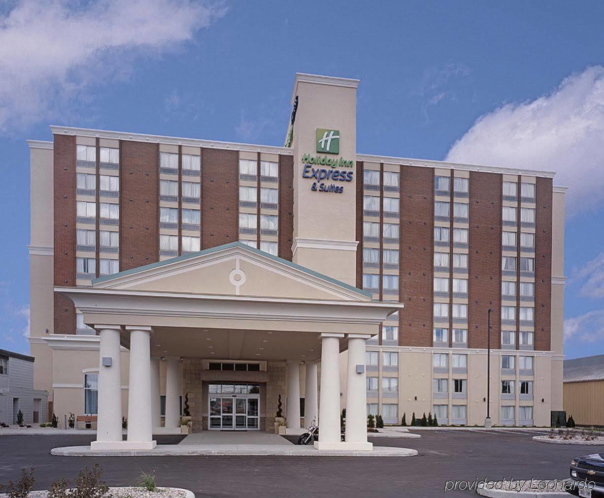 Holiday Inn Express Hotel & Suites Chatham South By Ihg Bagian luar foto